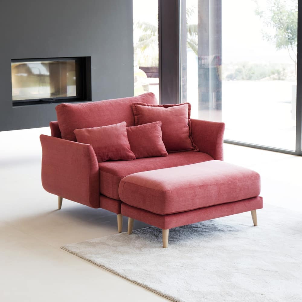 Helsinki Love chair in red fabric