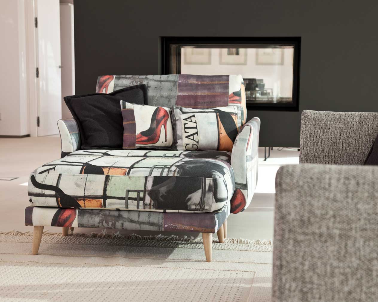 Helsinki Loveseat Armchair - Fama