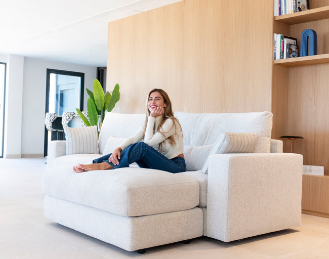 Hector Model by Fama with Footstool and model